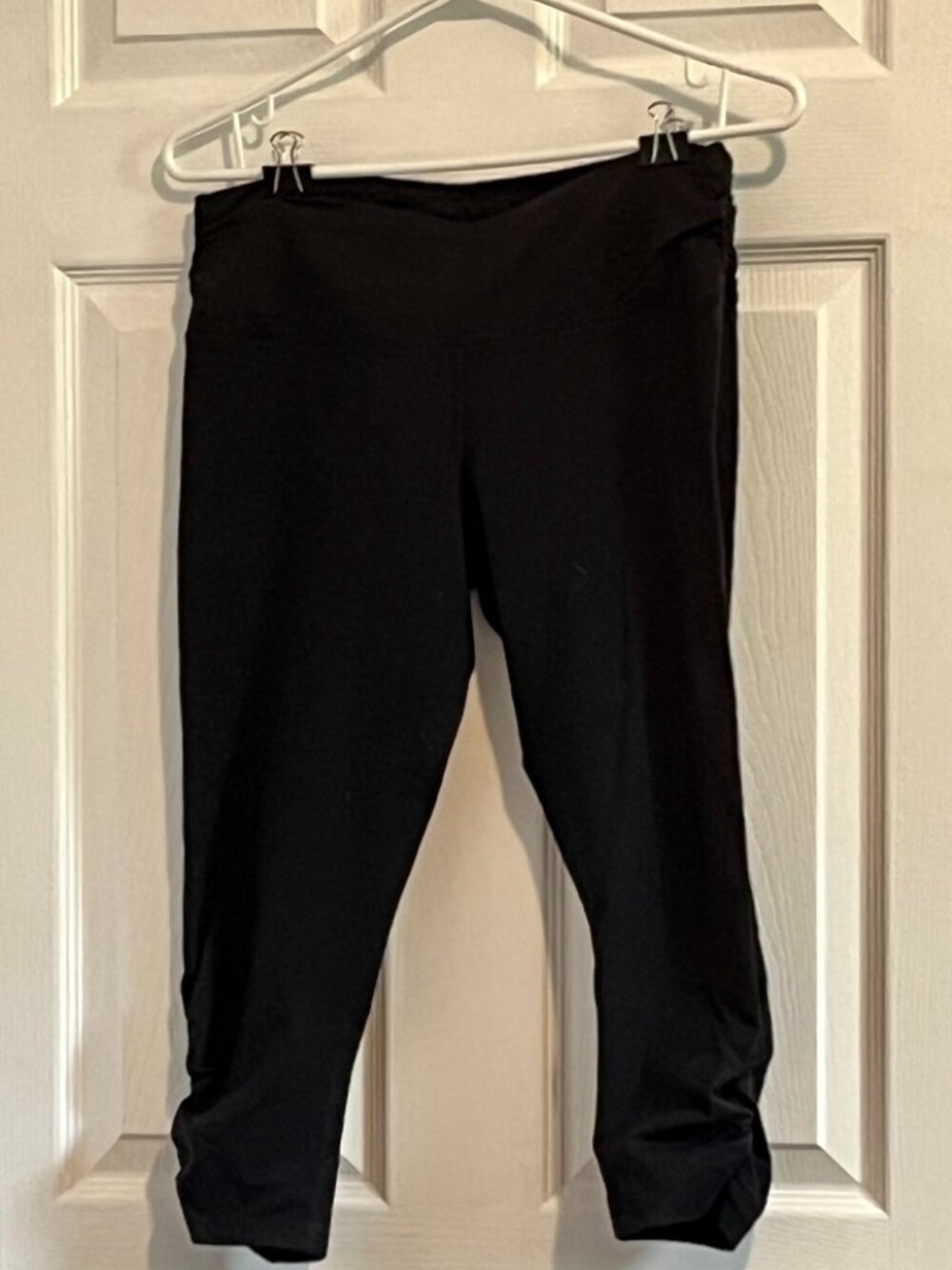 Tuff Athletics medium black capri legging with side ruching